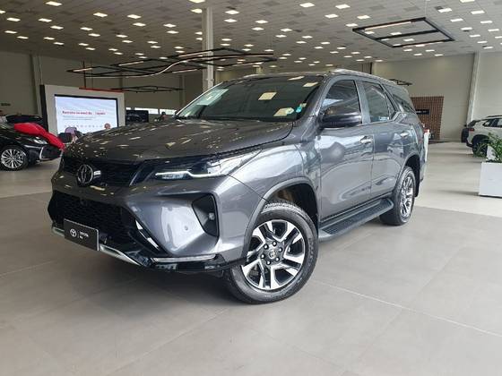 TOYOTA HILUX SW4 2.8 D-4D TURBO DIESEL SRX PLATINUM 4X4 AUTOMÁTICO